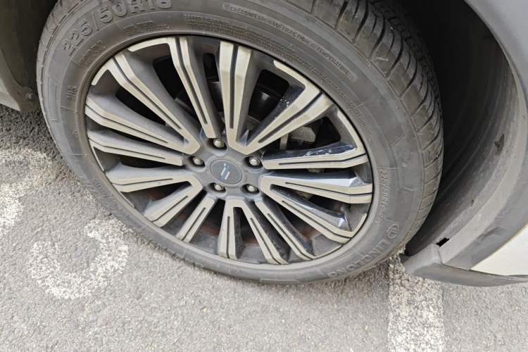 Used CHANGAN OSHAN X5 2021 1.5T DCT Prestige Edition Right Front Wheel Hub
