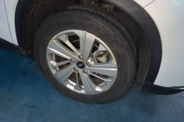 Used CHANGAN OSHAN X5 2021 Revised Version 1.6L Manual Luxury Edition Right Front Wheel Hub