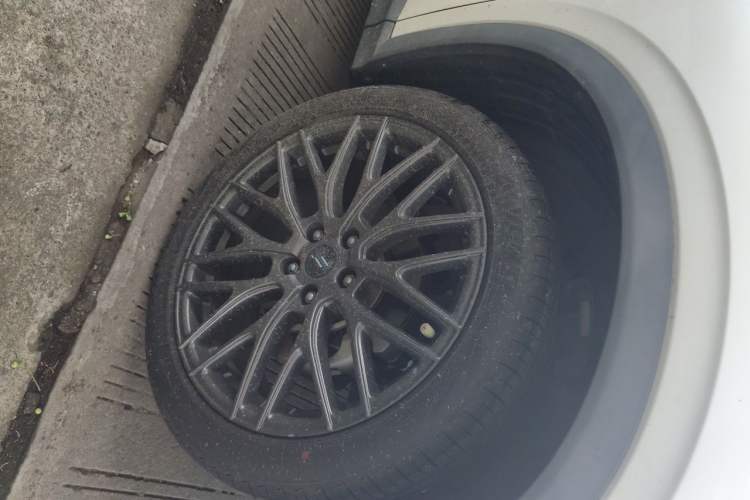 Used CHANGAN OSHAN X5 2021 1.5T DCT Flagship Edition Right Front Wheel Hub