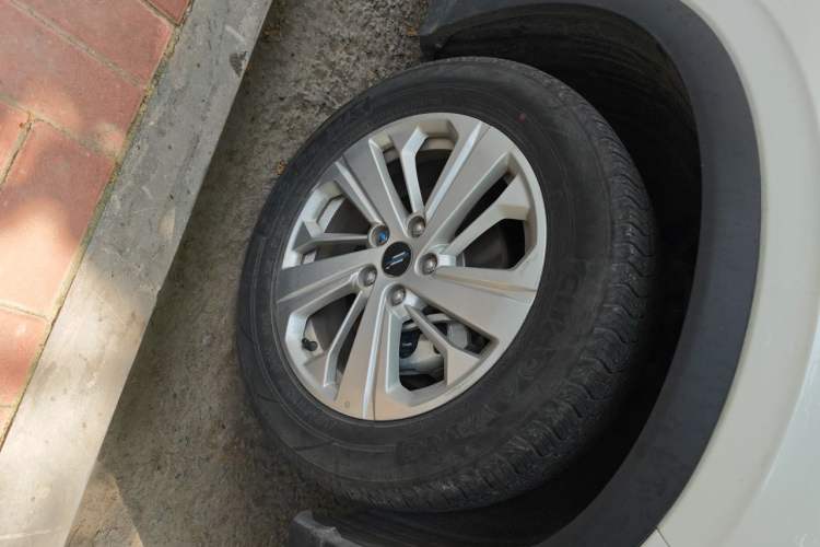 Used CHANGAN OSHAN X5 2021 1.6L CVT Luxury Model Right Front Wheel Hub