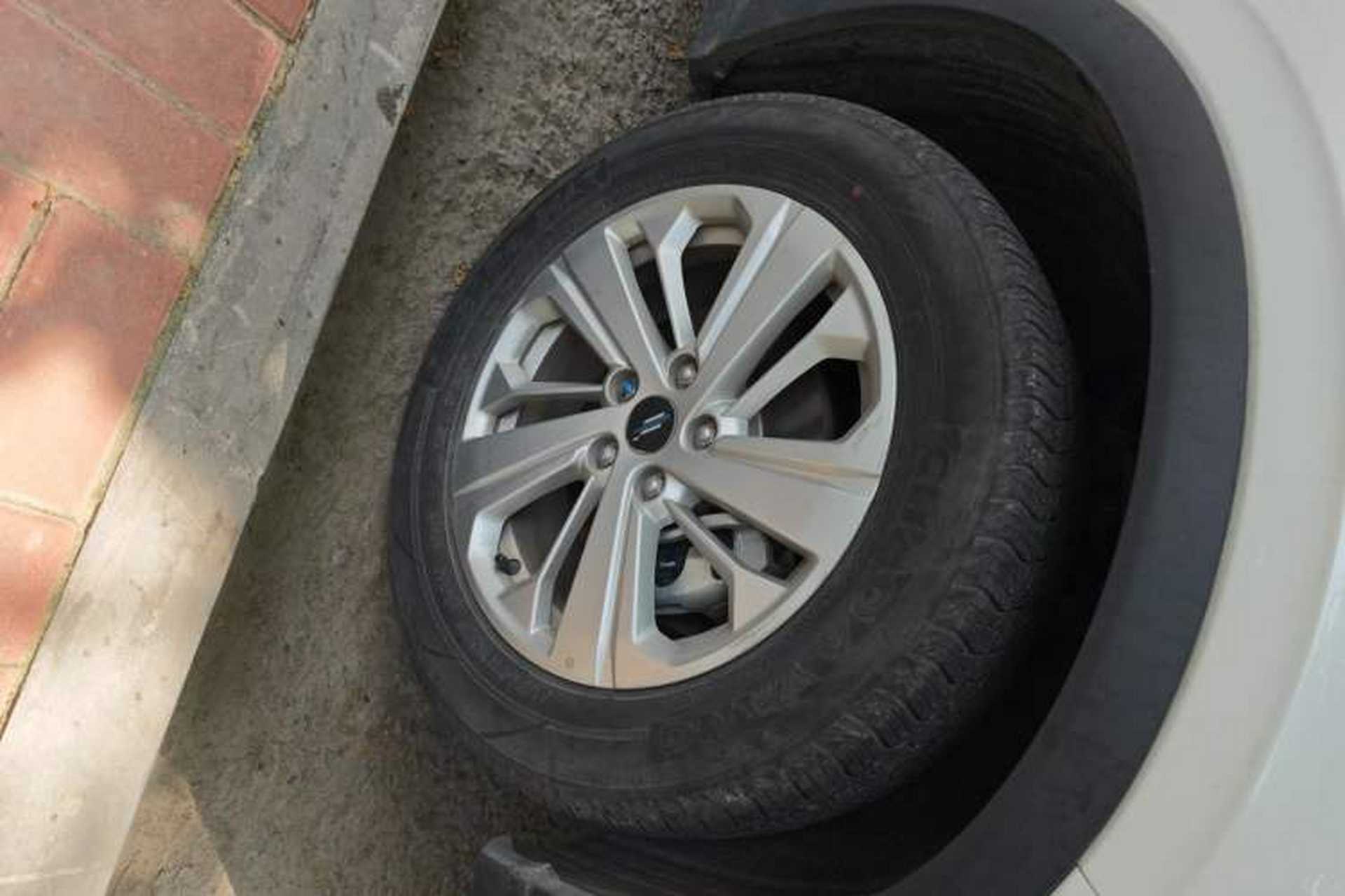Used CHANGAN OSHAN X5 2021 1.6L CVT Luxury Model Right Front Wheel Hub