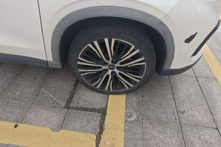 Used CHANGAN OSHAN X5 2021 1.5T DCT Flagship Edition Right Front Wheel Hub