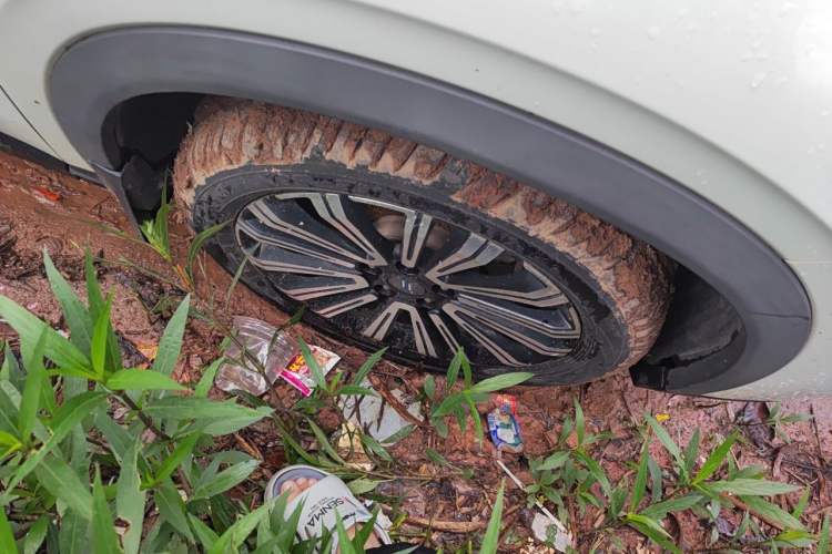 Used CHANGAN OSHAN X5 2021 Revised Version 1.5T DCT Luxury Edition Right Front Wheel Hub