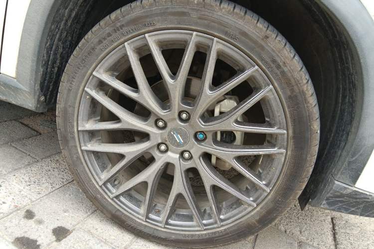 Used CHANGAN OSHAN X5 2021 1.5T DCT Flagship Edition Right Front Wheel Hub