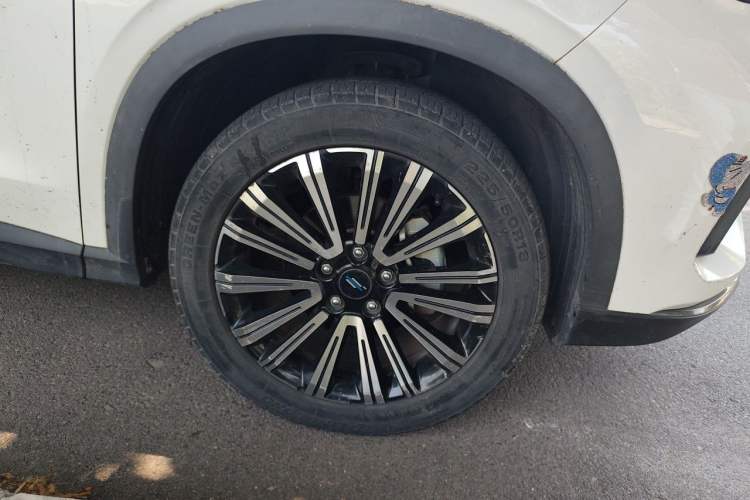 Used CHANGAN OSHAN X5 2021 1.5T DCT Luxury Edition Right Front Wheel Hub