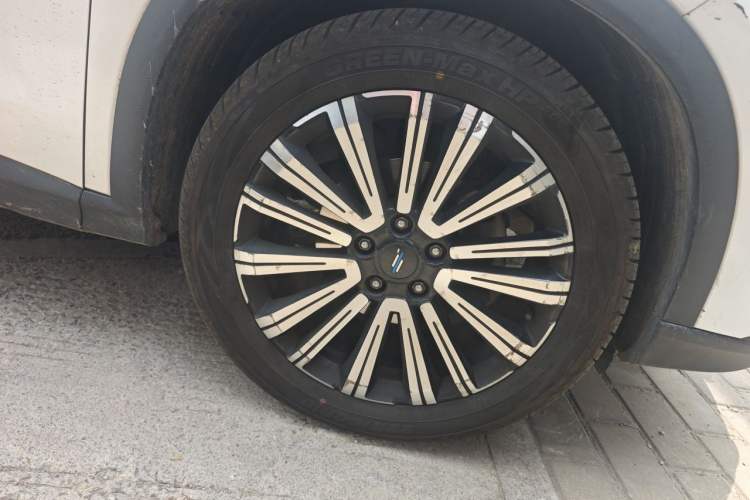 Used CHANGAN OSHAN X5 2021 Revised Version 1.5T DCT Luxury Edition Right Front Wheel Hub