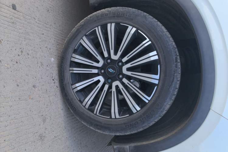 Used CHANGAN OSHAN X5 2021 1.5T DCT Prestige Edition Right Front Wheel Hub