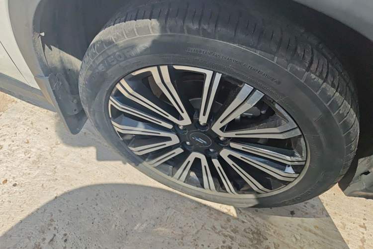 Used CHANGAN OSHAN X5 2021 Revised Version 1.5T DCT Luxury Edition Right Front Wheel Hub