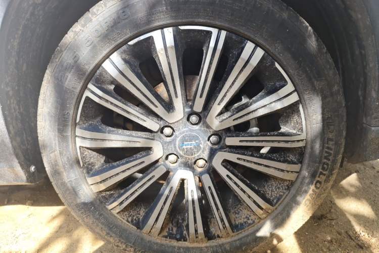 Used CHANGAN OSHAN X5 2021 1.6L CVT Flagship Model Right Front Wheel Hub