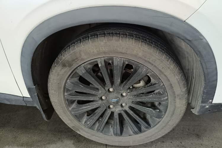 Used CHANGAN OSHAN X5 2021 1.5T DCT Prestige Edition Right Front Wheel Hub