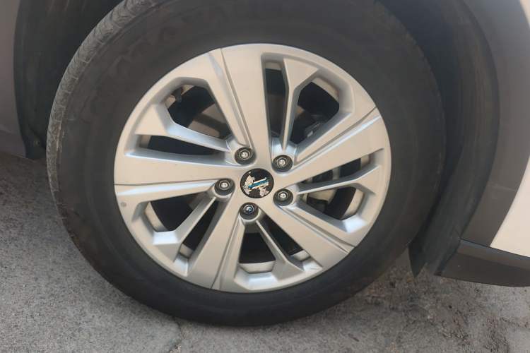 Used CHANGAN OSHAN X5 2021 1.6L CVT Luxury Version Right Front Wheel Hub