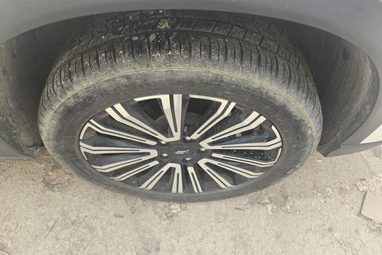 Used CHANGAN OSHAN X5 2021 1.5T DCT Prestige Edition Right Front Wheel Hub