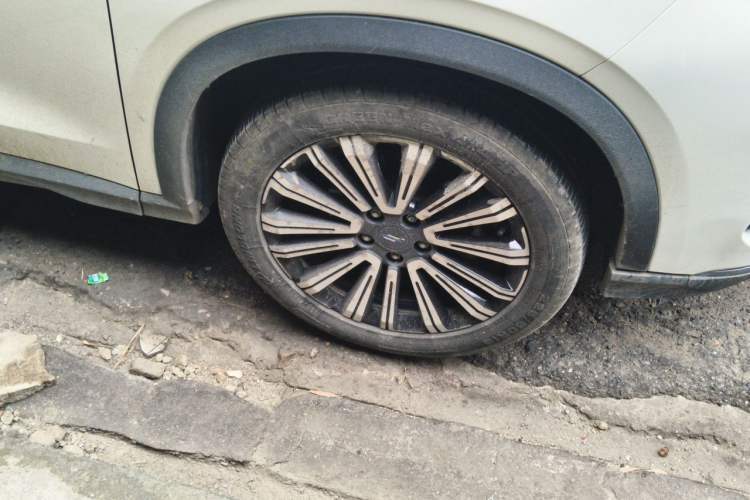 Used CHANGAN OSHAN X5 2021 1.5T DCT Prestige Edition Right Front Wheel Hub