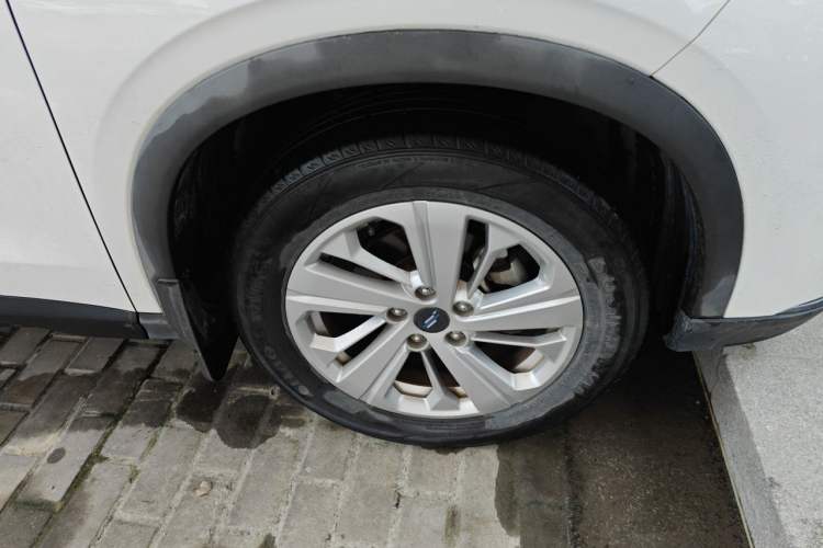 Used CHANGAN OSHAN X5 2021 Revised Version 1.6L Manual Luxury Edition Right Front Wheel Hub
