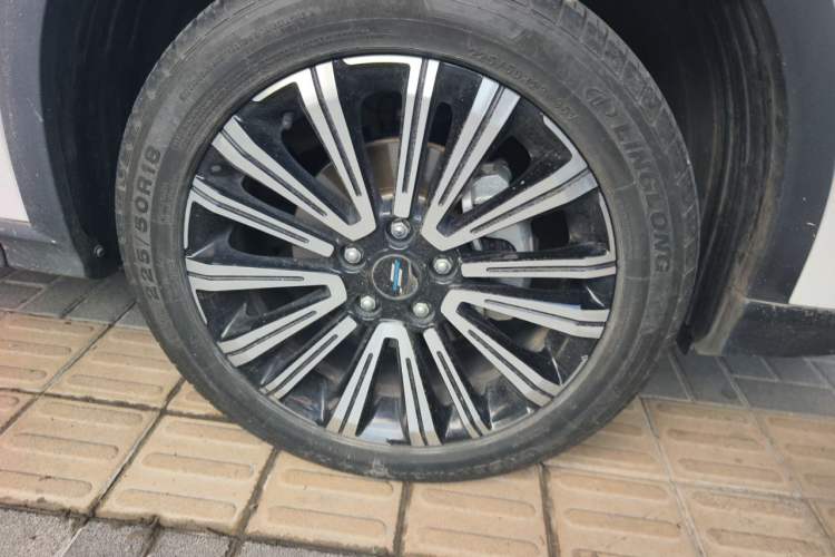Used CHANGAN OSHAN X5 2021 1.5T DCT Luxury Edition Right Front Wheel Hub
