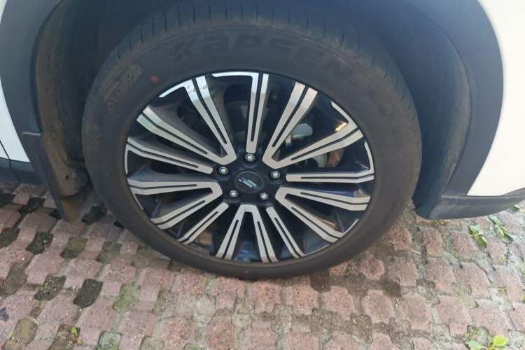 Used CHANGAN OSHAN X5 2021 1.5T DCT Prestige Edition Right Front Wheel Hub