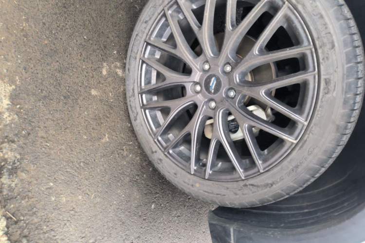 Used CHANGAN OSHAN X5 2021 1.5T DCT Flagship Edition Right Front Wheel Hub
