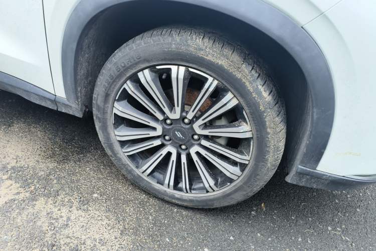Used CHANGAN OSHAN X5 2021 1.5T DCT Prestige Edition Right Front Wheel Hub