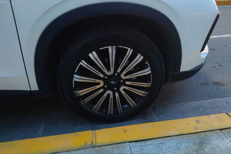 Used CHANGAN OSHAN X5 2021 1.5T DCT Luxury Edition Right Front Wheel Hub