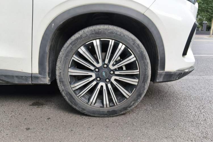 Used CHANGAN OSHAN X5 2021 1.5T DCT Luxury Edition Right Front Wheel Hub