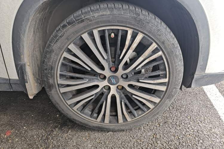 Used CHANGAN OSHAN X5 2021 1.5T DCT Luxury Edition Right Front Wheel Hub