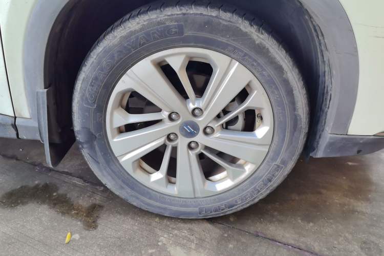 Used CHANGAN OSHAN X5 2021 1.6L CVT Luxury Version Right Front Wheel Hub
