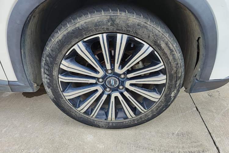 Used CHANGAN OSHAN X5 2021 1.5T DCT Prestige Edition Right Front Wheel Hub