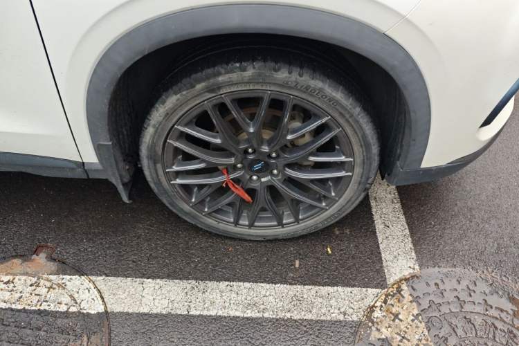 Used CHANGAN OSHAN X5 2021 1.5T DCT Flagship Edition Right Front Wheel Hub