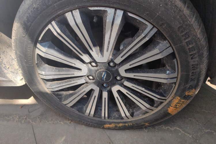 Used CHANGAN OSHAN X5 2021 Revised Version 1.5T DCT Luxury Edition Right Front Wheel Hub