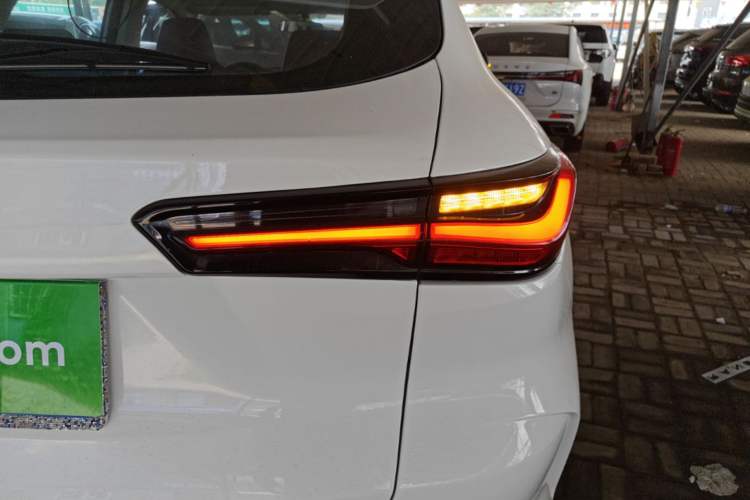 Used CHANGAN OSHAN X5 2021 Revised Version 1.5T DCT Luxury Edition Right Rear Taillight