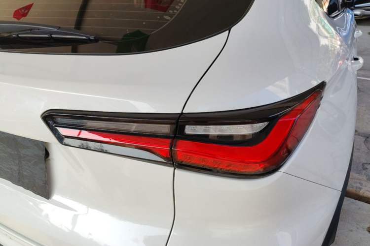 Used CHANGAN OSHAN X5 2021 1.5T DCT Prestige Edition Right Rear Taillight