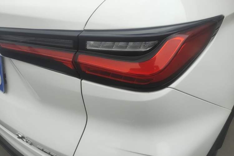 Used CHANGAN OSHAN X5 2021 Revised Version 1.5T DCT Luxury Edition Right Rear Taillight