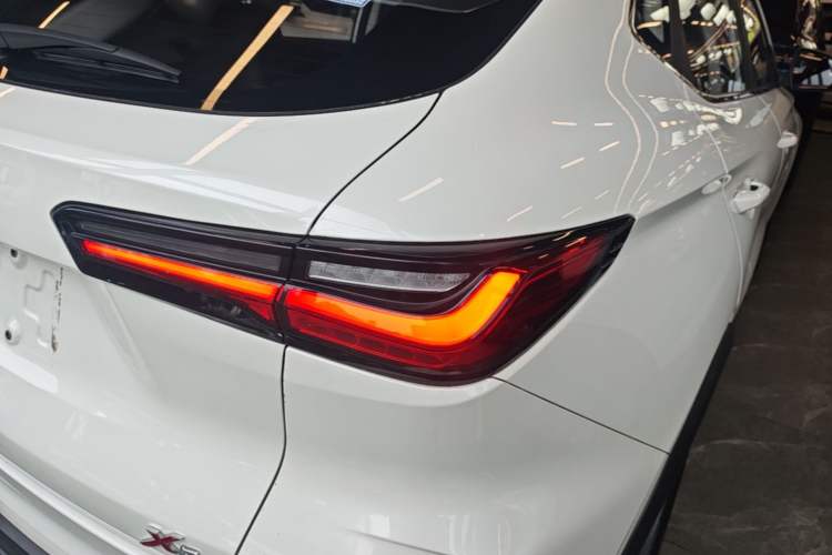 Used CHANGAN OSHAN X5 2021 1.6L CVT Luxury Model Right Rear Taillight