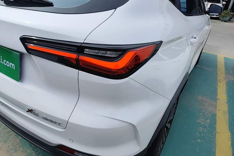 Used CHANGAN OSHAN X5 2021 Revised Version 1.5T DCT Luxury Edition Right Rear Taillight