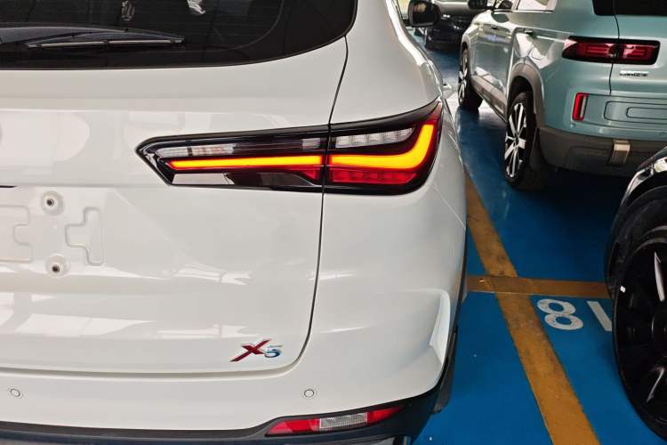Used CHANGAN OSHAN X5 2021 1.6L CVT Luxury Model Right Rear Taillight
