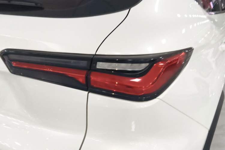 Used CHANGAN OSHAN X5 2021 1.6L CVT Luxury Version Right Rear Taillight