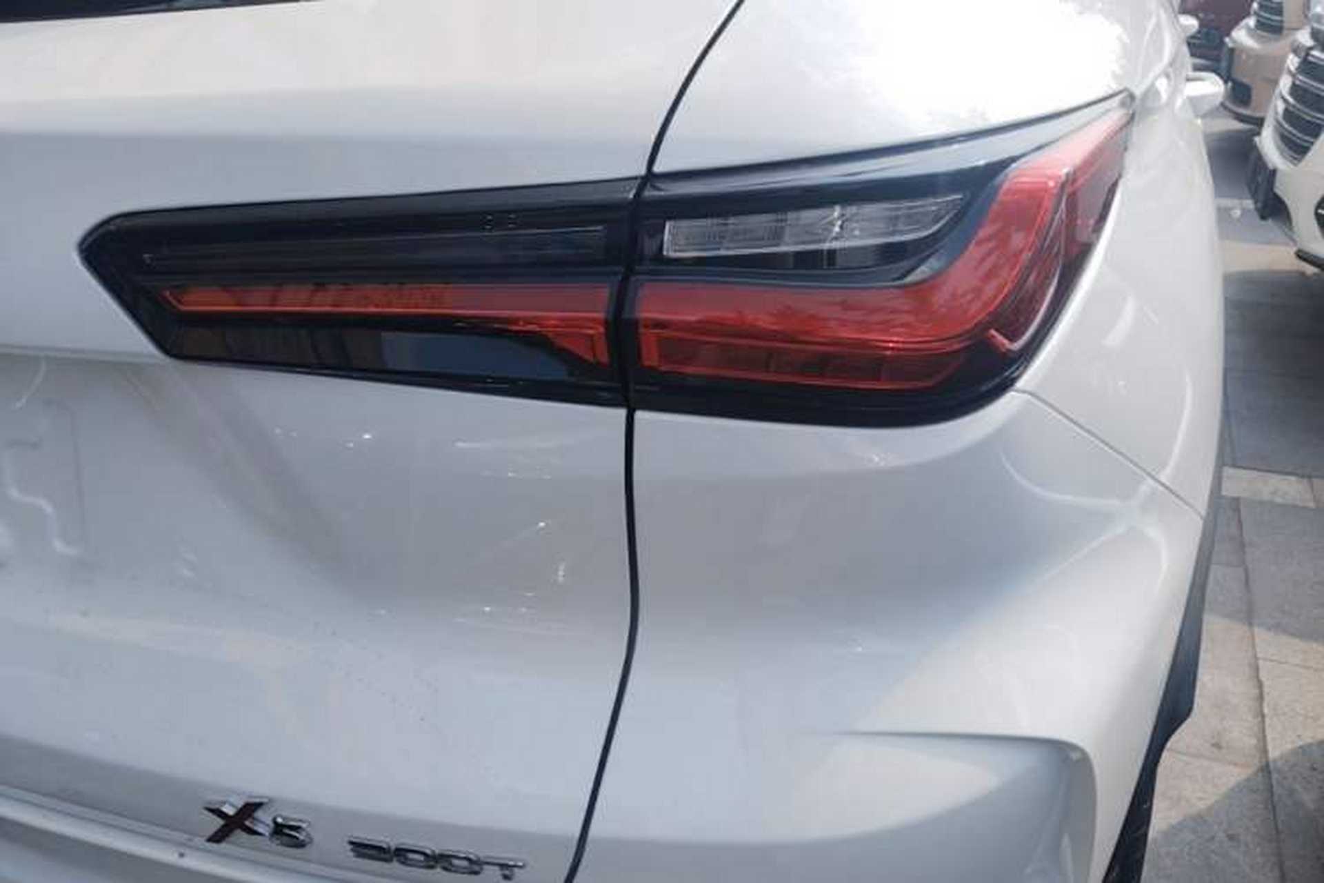 Used CHANGAN OSHAN X5 2021 1.5T DCT Flagship Edition Right Rear Taillight