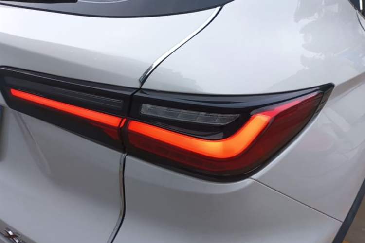 Used CHANGAN OSHAN X5 2021 1.5T DCT Flagship Edition Right Rear Taillight