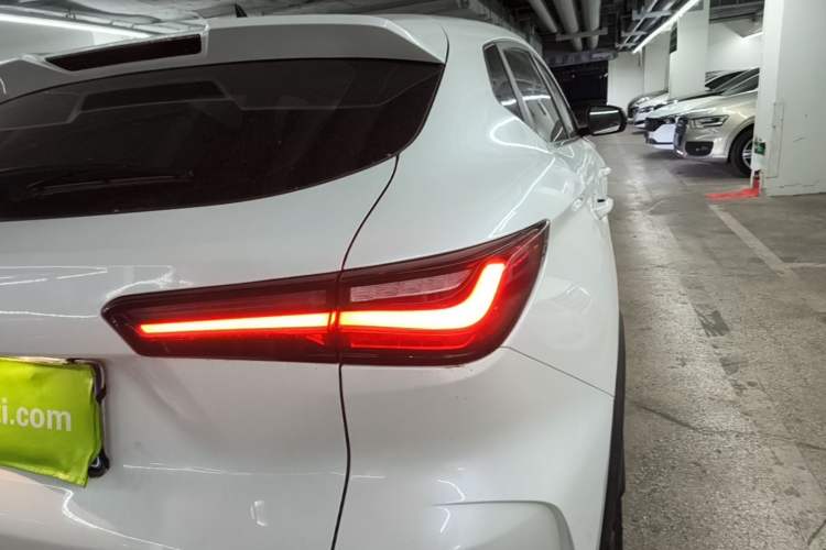 Used CHANGAN OSHAN X5 2021 Revised Version 1.5T DCT Luxury Edition Right Rear Taillight