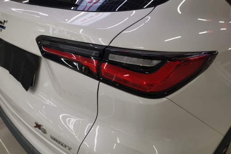 Used CHANGAN OSHAN X5 2021 1.5T DCT Prestige Edition Right Rear Taillight