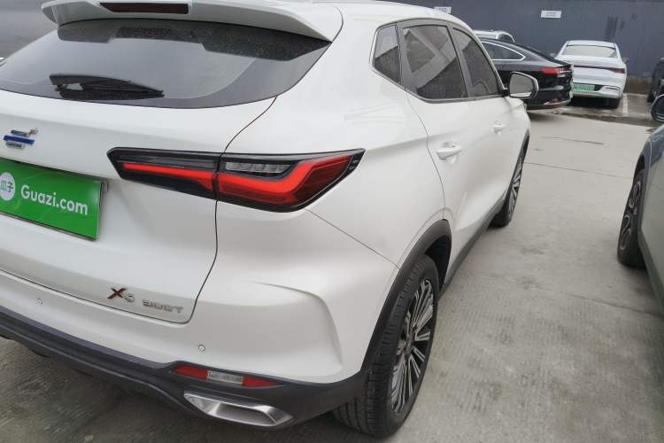 Used CHANGAN OSHAN X5 2021 Revised Version 1.5T DCT Luxury Edition Right Rear Taillight