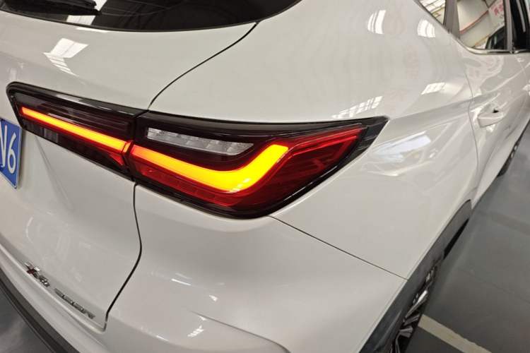 Used CHANGAN OSHAN X5 2021 1.5T DCT Prestige Edition Right Rear Taillight