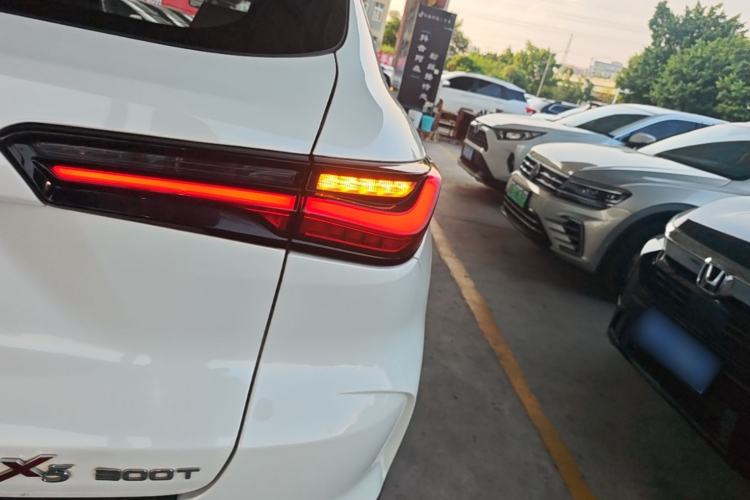 Used CHANGAN OSHAN X5 2021 1.5T DCT Flagship Edition Right Rear Taillight
