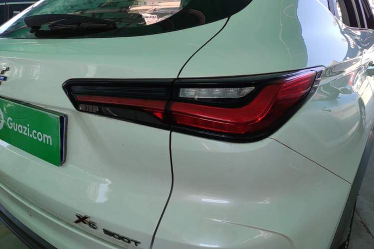 Used CHANGAN OSHAN X5 2021 1.5T DCT Prestige Edition Right Rear Taillight