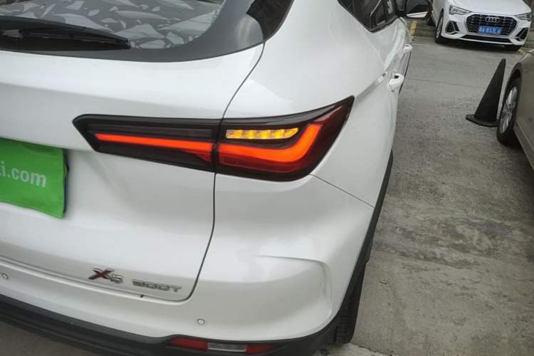 Used CHANGAN OSHAN X5 2021 1.5T DCT Flagship Edition Right Rear Taillight