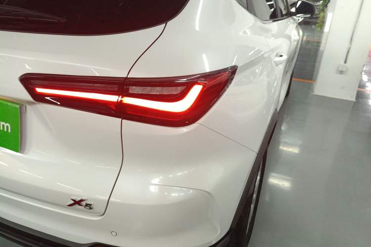 Used CHANGAN OSHAN X5 2021 1.6L CVT Luxury Model Right Rear Taillight