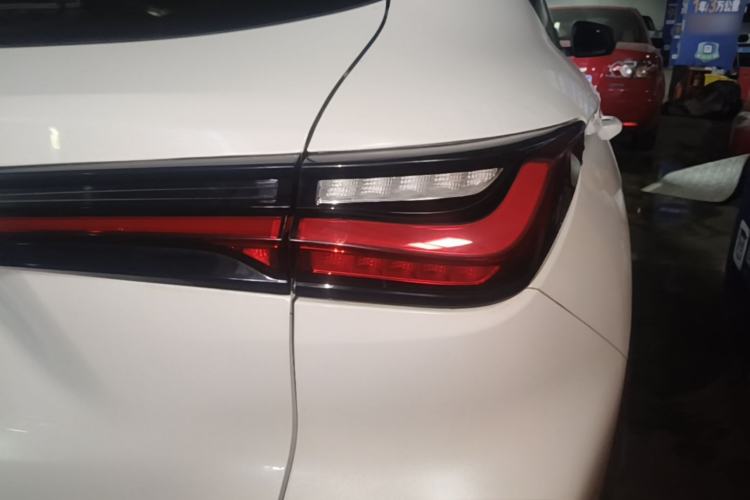 Used CHANGAN OSHAN X5 2021 1.5T DCT Prestige Edition Right Rear Taillight