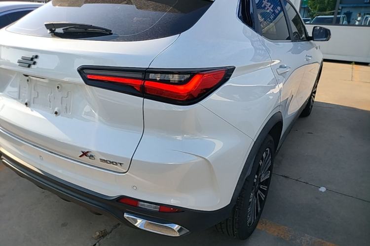 Used CHANGAN OSHAN X5 2021 Revised Version 1.5T DCT Luxury Edition Right Rear Taillight