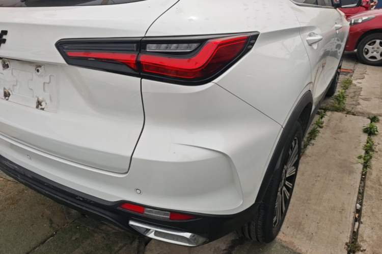 Used CHANGAN OSHAN X5 2021 Revised Version 1.5T DCT Luxury Edition Right Rear Taillight