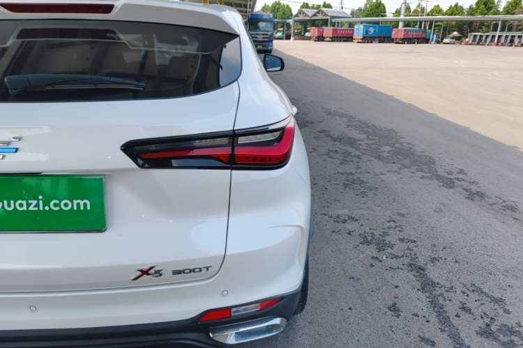 Used CHANGAN OSHAN X5 2021 1.5T DCT Prestige Edition Right Rear Taillight